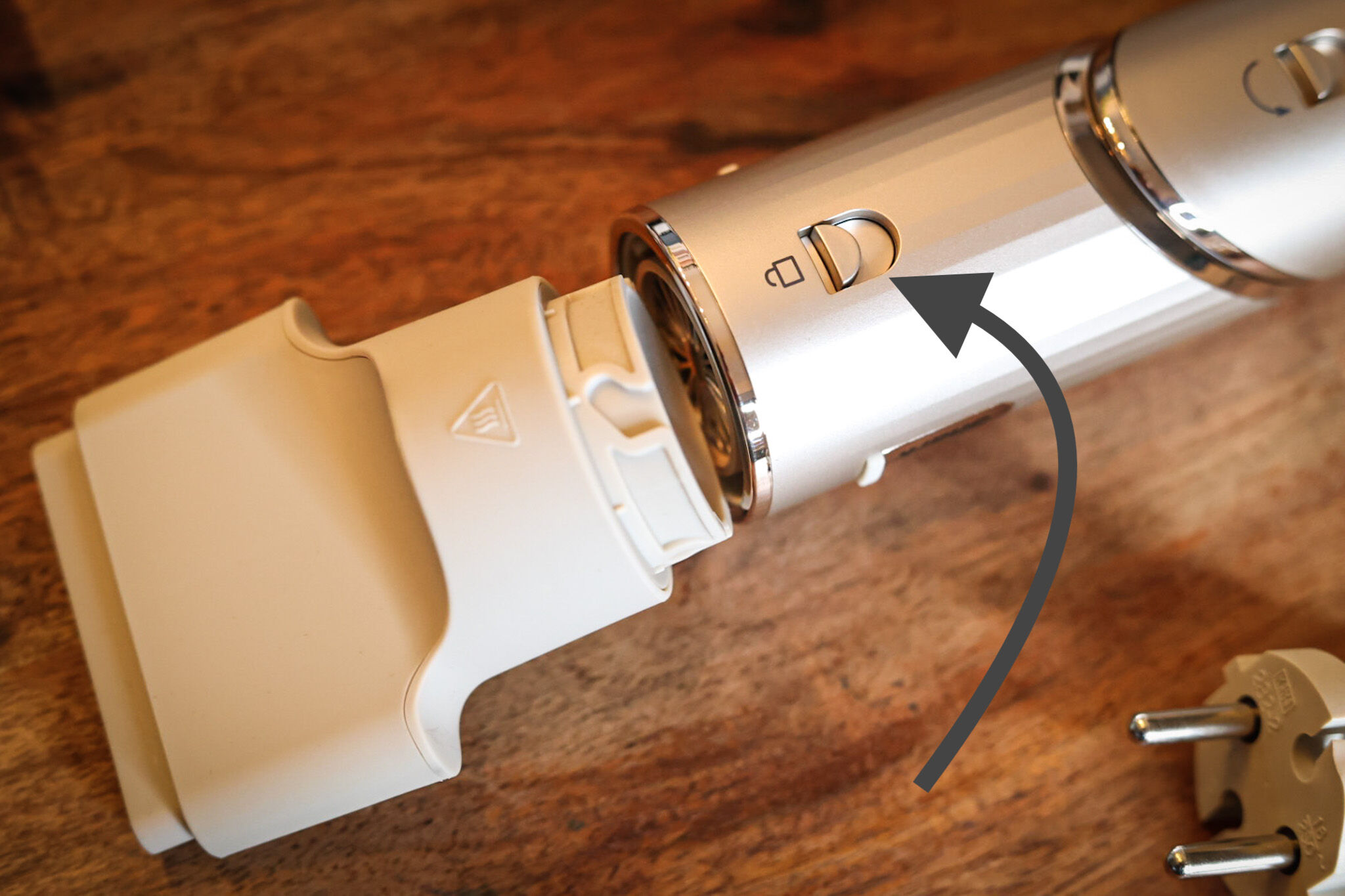 Вы можете увидеть, как меняется насадка Shark FlexStyle.